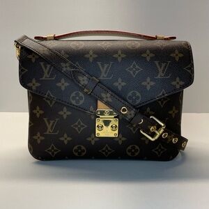 Louis Vuitton Pochette Metis Monogram 8/10 Condition